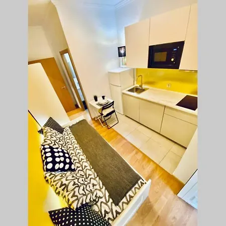 Studio Flat In Lisbon City Center, Next To Station